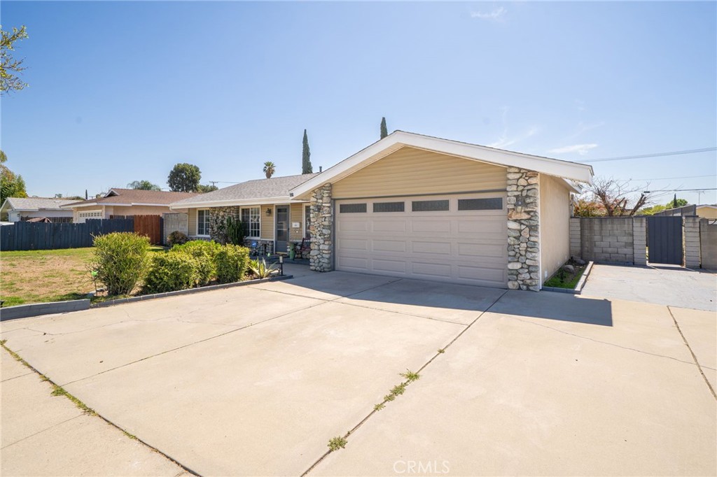 321 E Fromer Street Property Photo 4