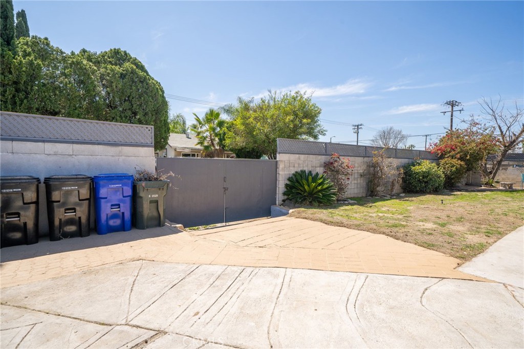 321 E Fromer Street Property Photo 29