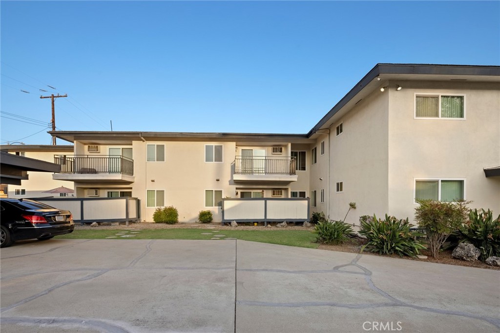 9025 Mills Avenue Property Photo 8