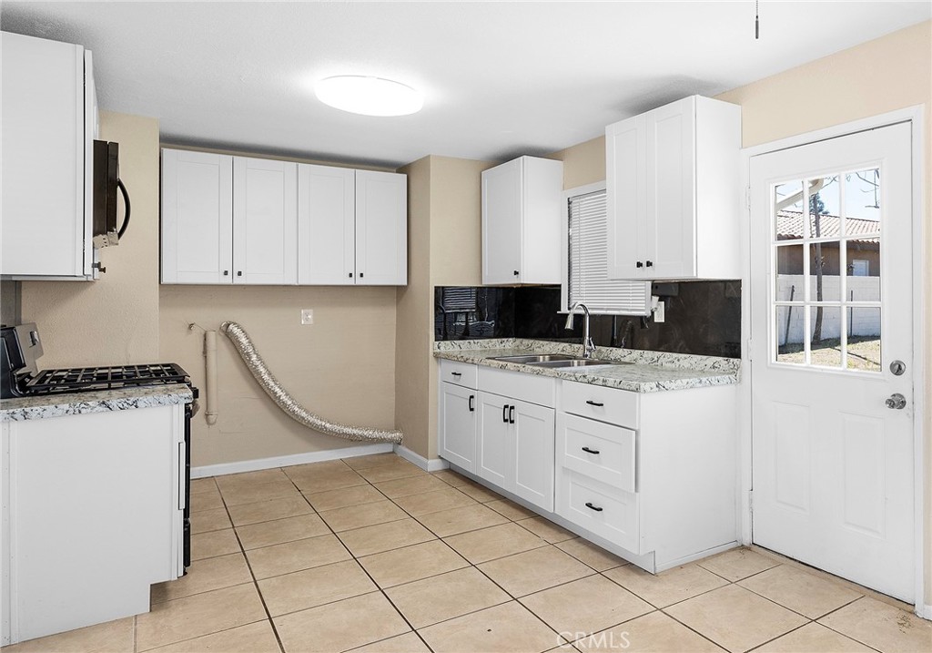 8938 Date Street Property Photo 9