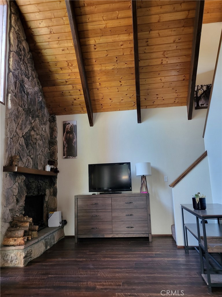 2413 Whispering Pines Drive Property Photo 3
