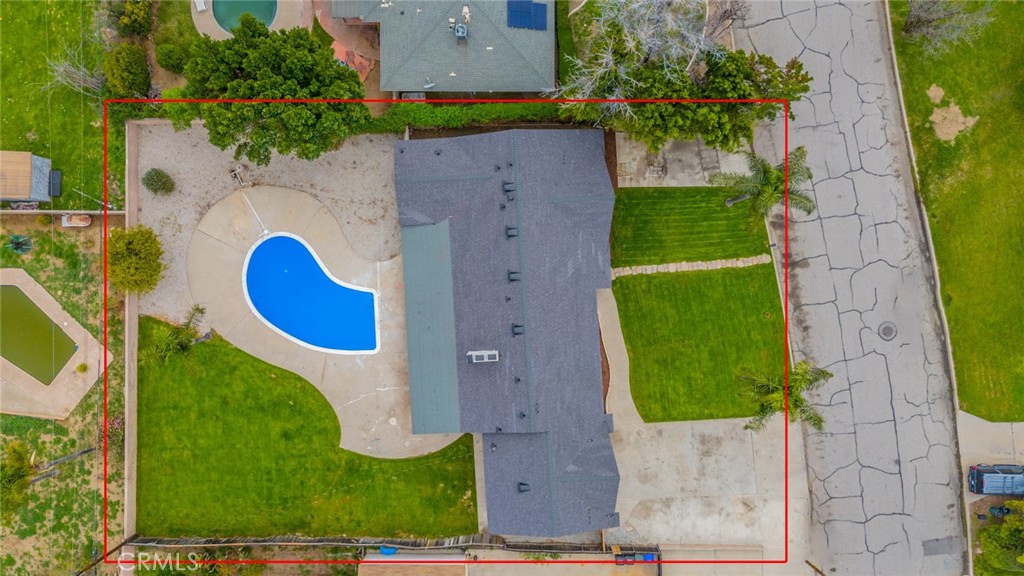 6323 Lilac Avenue Property Photo 3