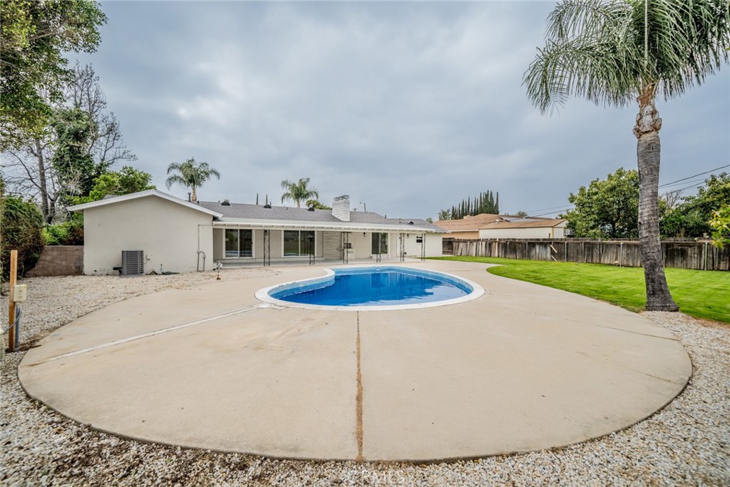 6323 Lilac Avenue Property Photo 4
