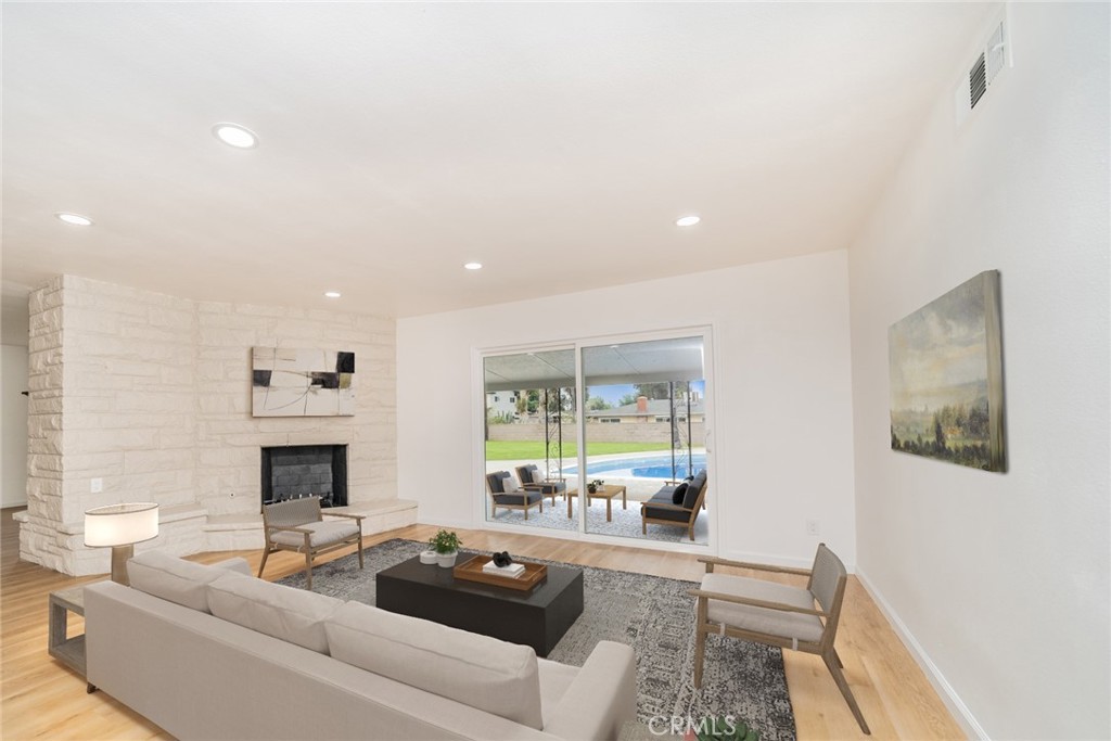 6323 Lilac Avenue Property Photo 8