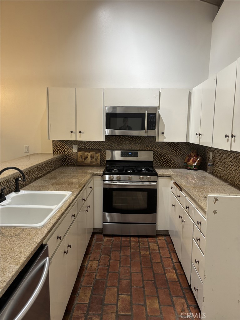 872 #6 Sierra Vista Drive Property Photo 8