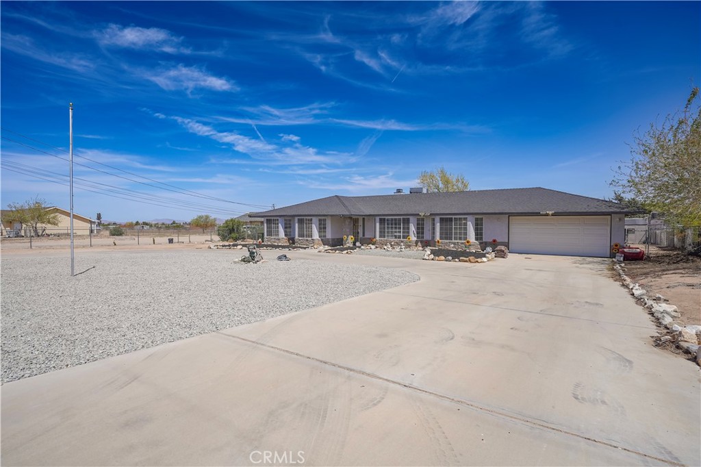 10977 Pinon Avenue Property Photo 4