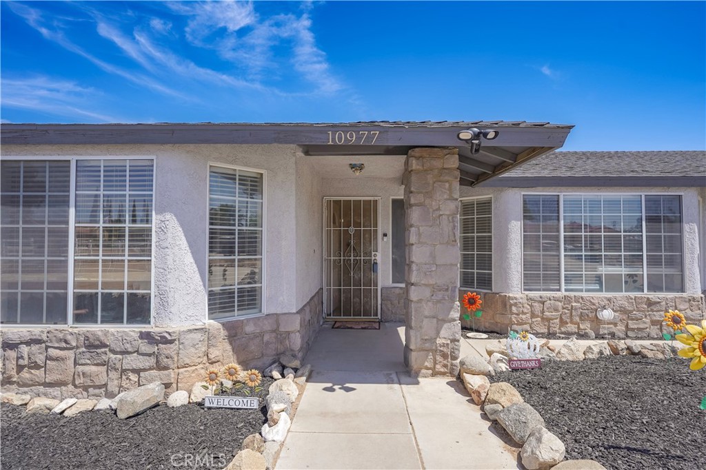 10977 Pinon Avenue Property Photo 6