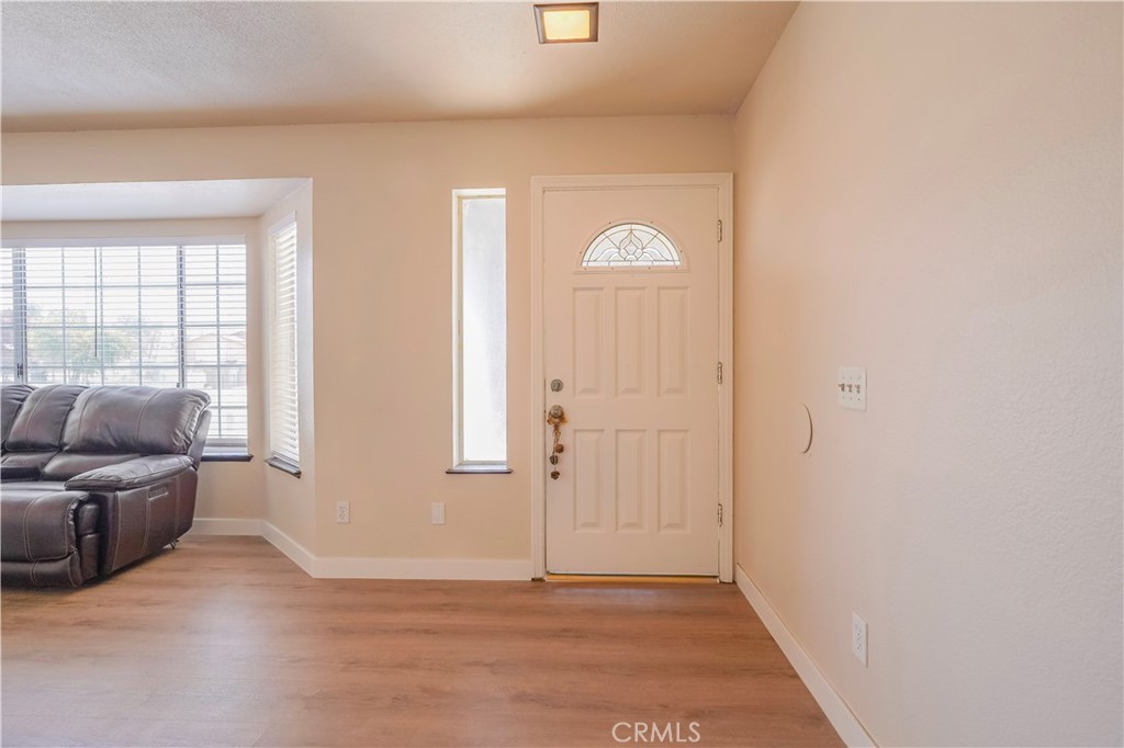 10977 Pinon Avenue Property Photo 7