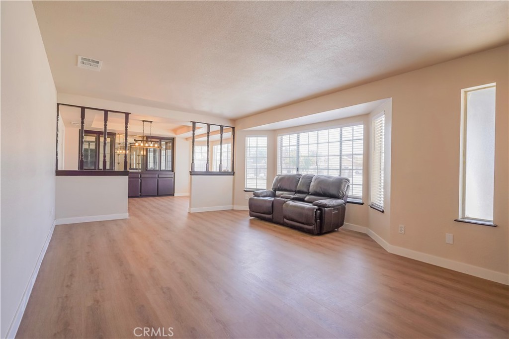 10977 Pinon Avenue Property Photo 8