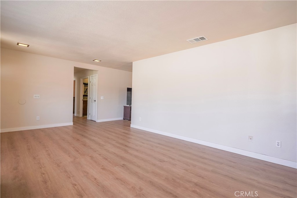 10977 Pinon Avenue Property Photo 9