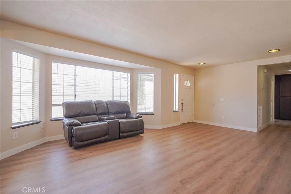 10977 Pinon Avenue Property Photo 10