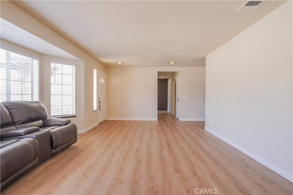 10977 Pinon Avenue Property Photo 11
