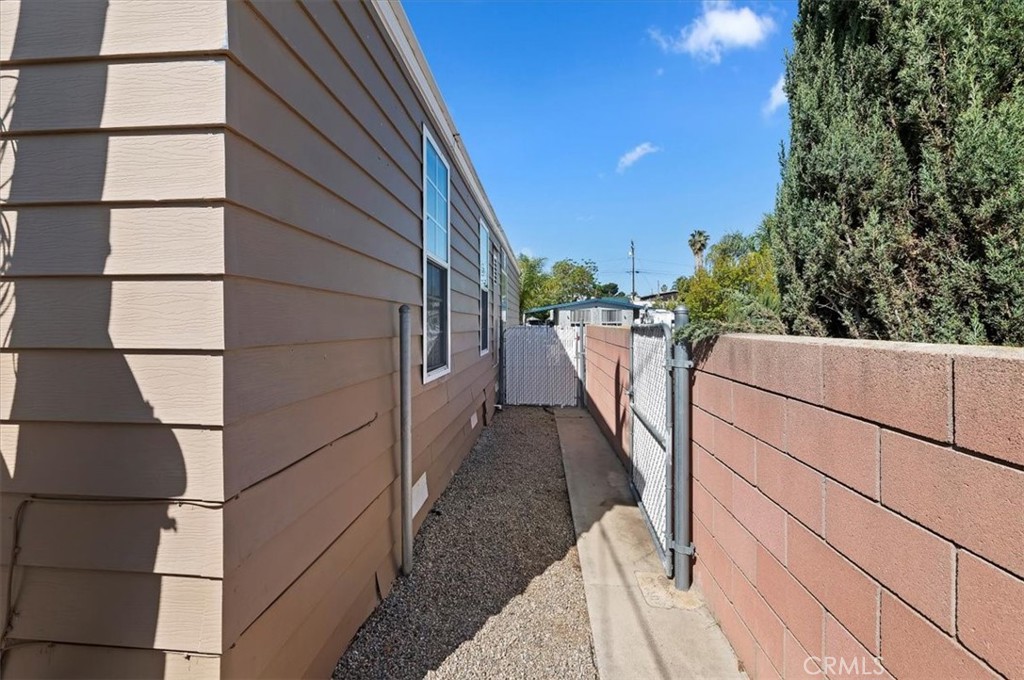 14150 Loma Sola Street Property Photo 3