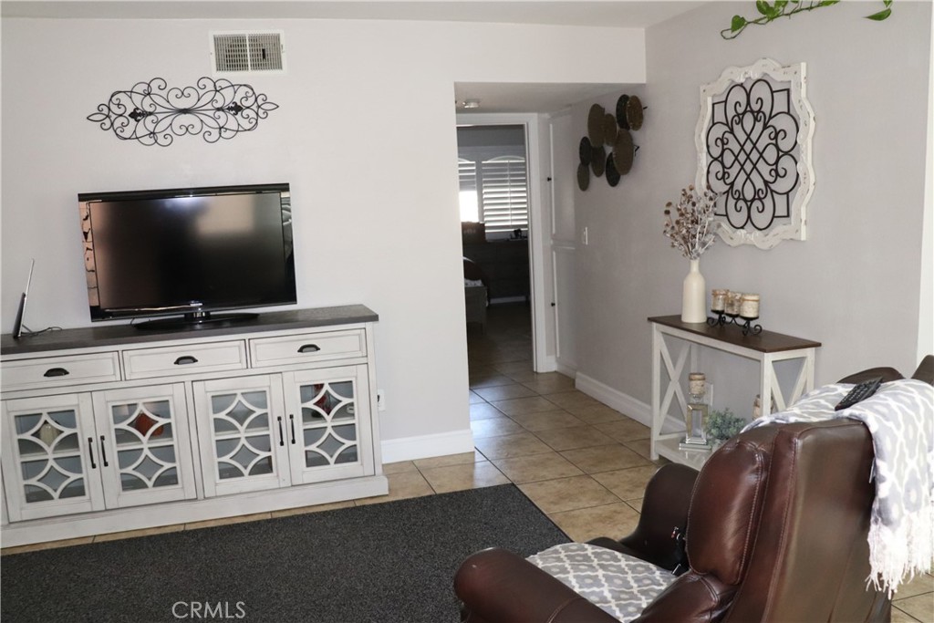 8998 Mango Avenue D Property Photo 2