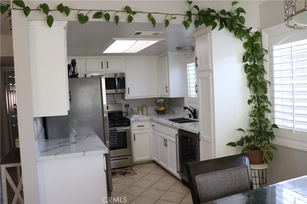 8998 Mango Avenue D Property Photo 3