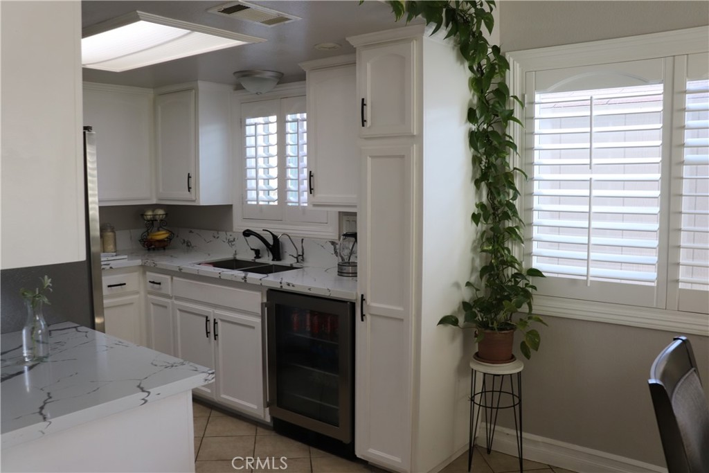 8998 Mango Avenue D Property Photo 4