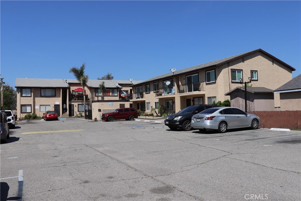 8998 Mango Avenue D Property Photo 5
