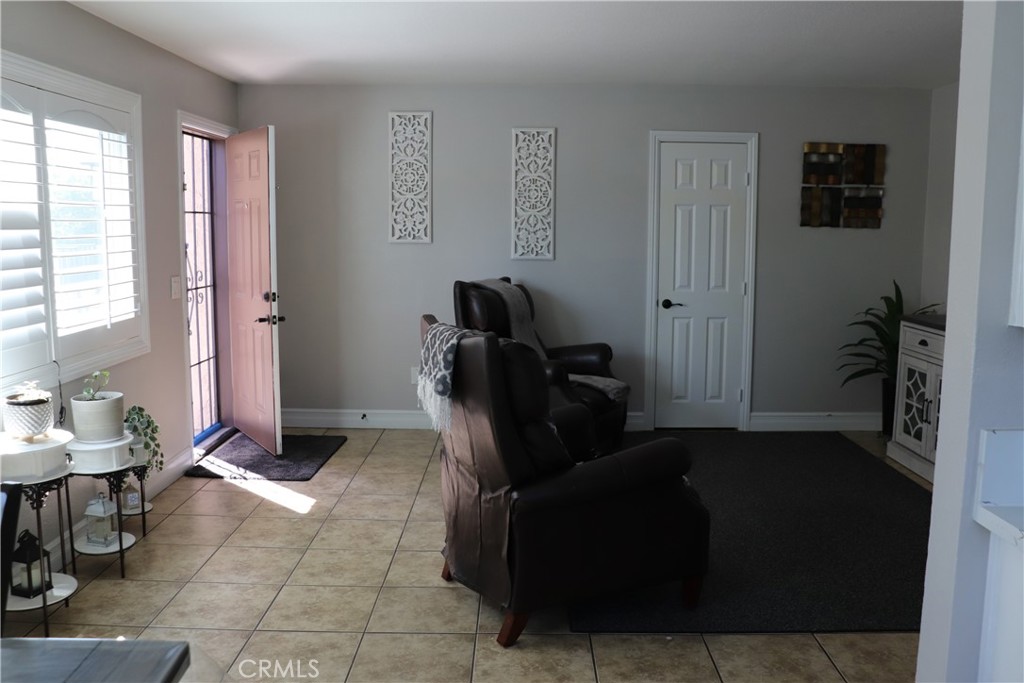 8998 Mango Avenue D Property Photo 7