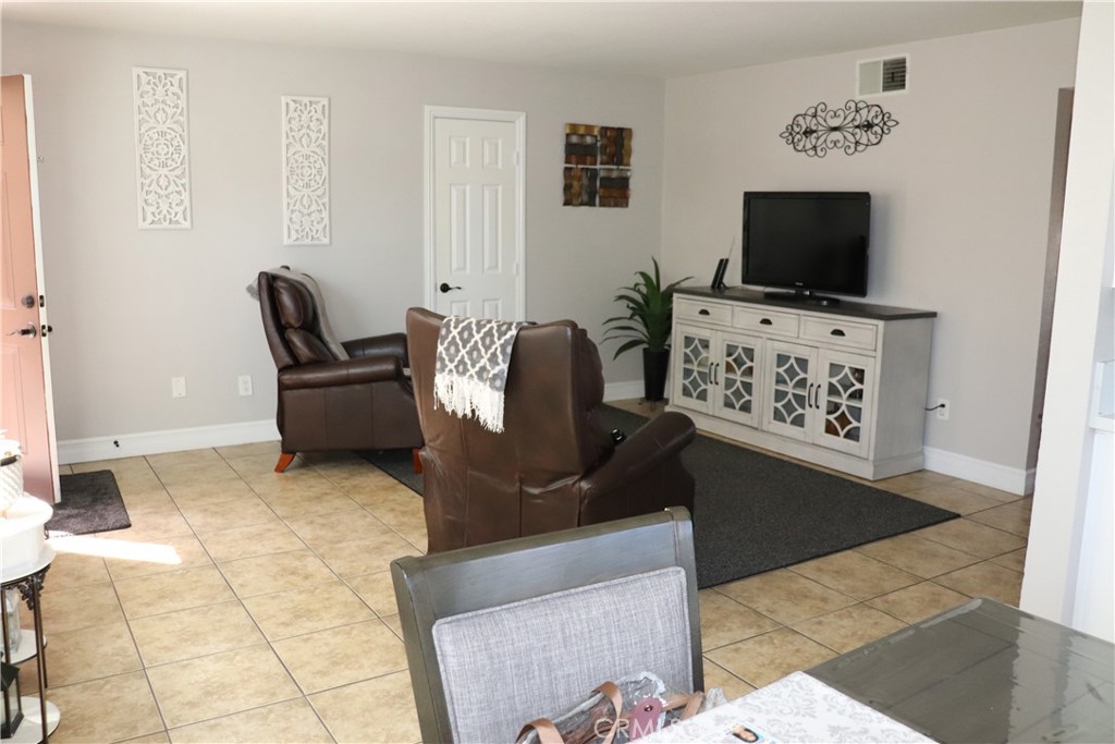 8998 Mango Avenue D Property Photo 8