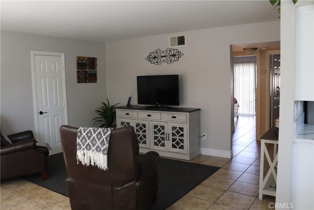 8998 Mango Avenue D Property Photo 9