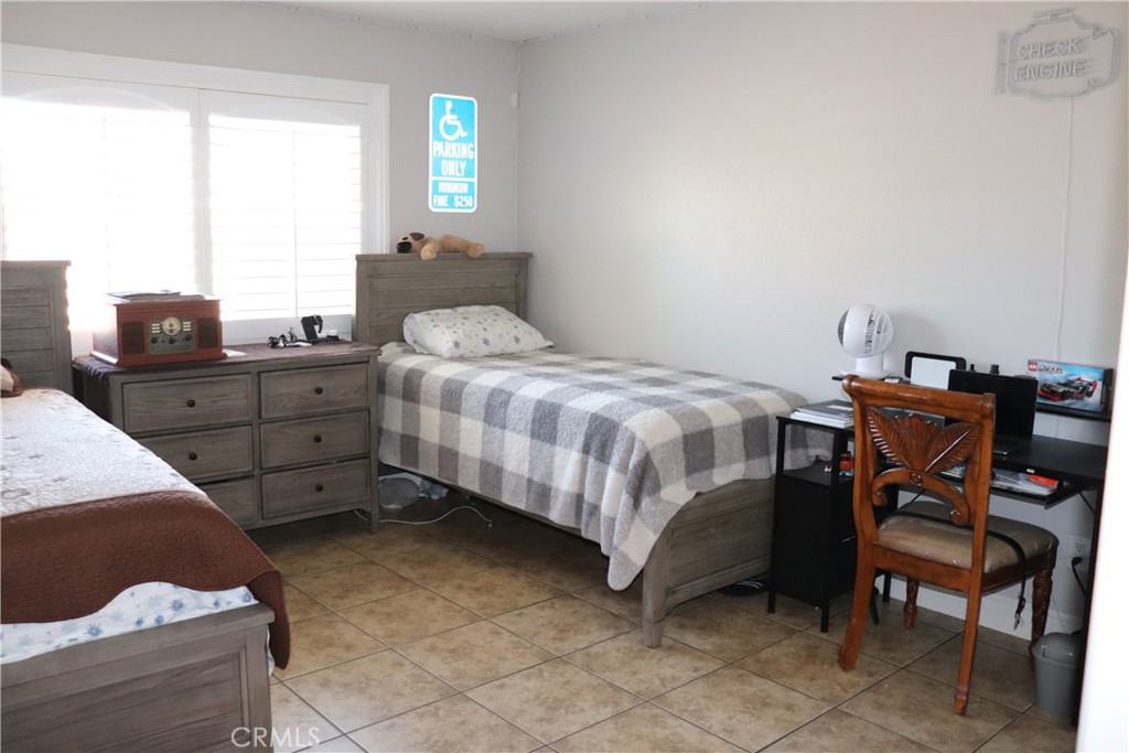 8998 Mango Avenue D Property Photo 14
