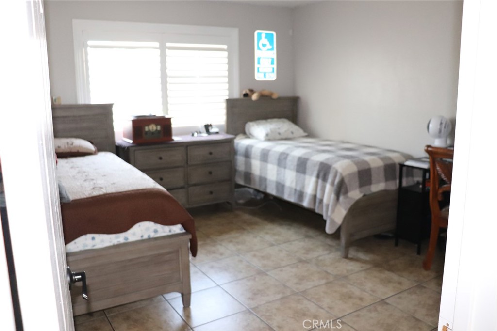 8998 Mango Avenue D Property Photo 15