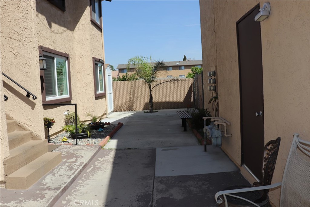 8998 Mango Avenue D Property Photo 24