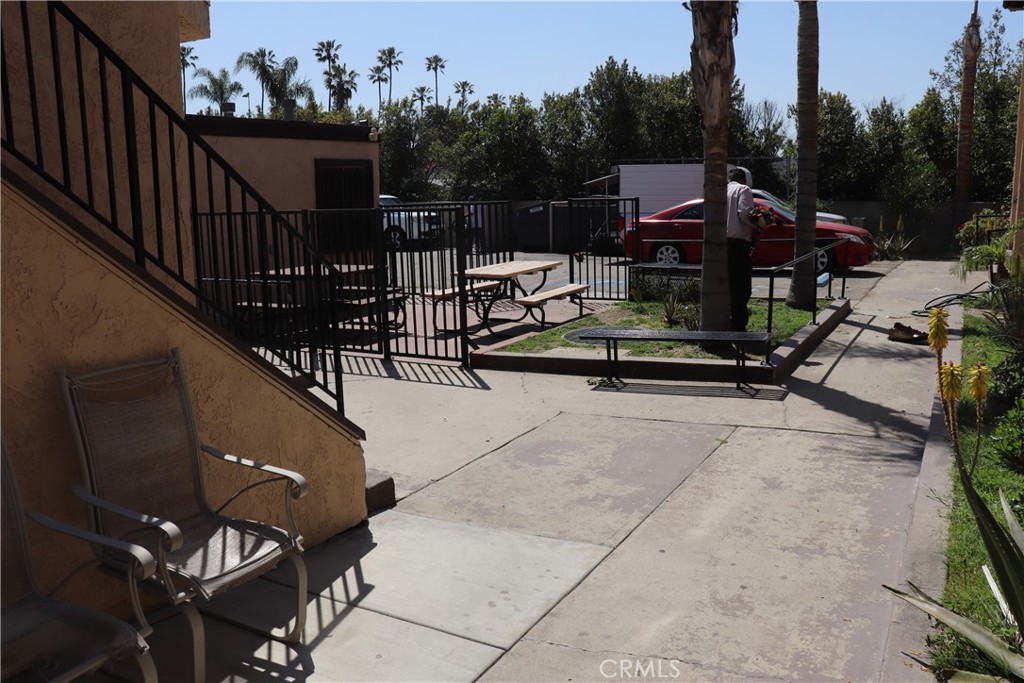 8998 Mango Avenue D Property Photo 28
