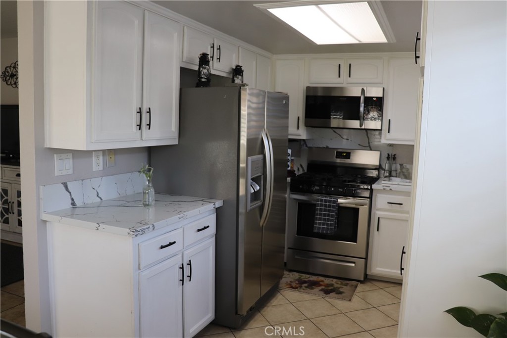 8998 Mango Avenue D Property Photo 29