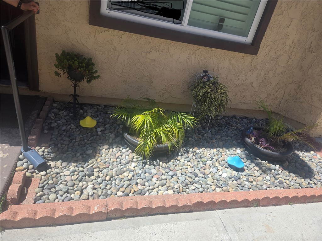 8998 Mango Avenue D Property Photo 30