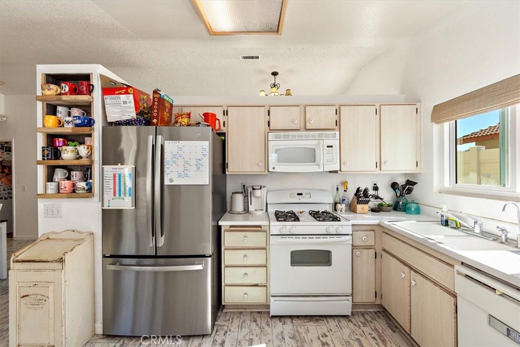 10840 Gates Street Property Photo 16