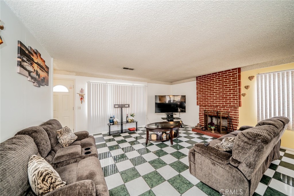 606 S Darney Avenue Property Photo 8