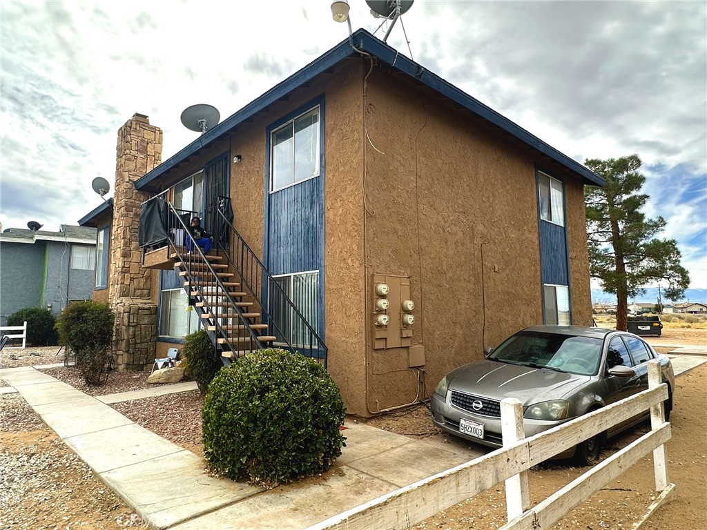 18140 Poinciana Road Property Photo 2