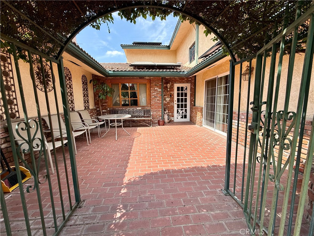 5450 Acacia Avenue Property Photo 3