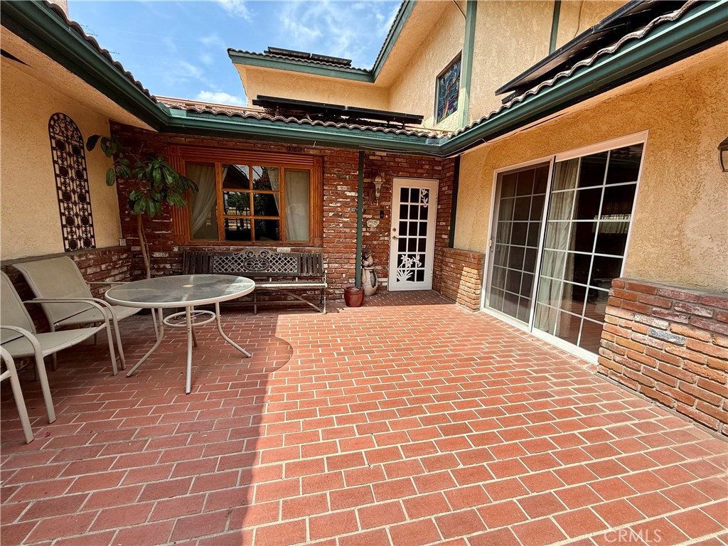 5450 Acacia Avenue Property Photo 4