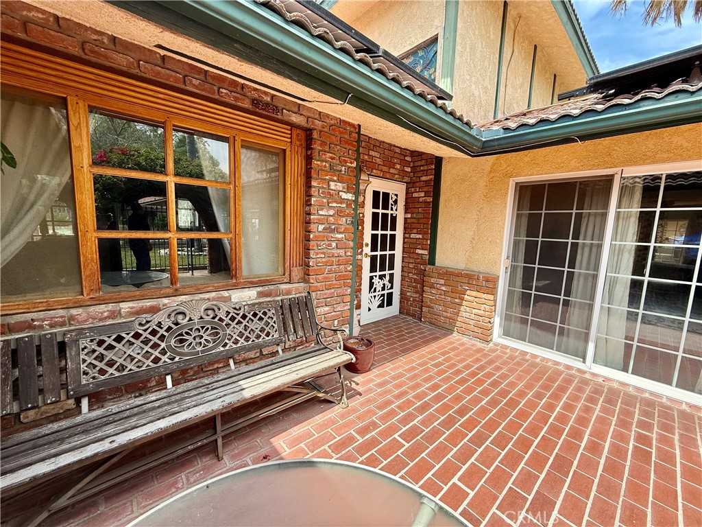 5450 Acacia Avenue Property Photo 5