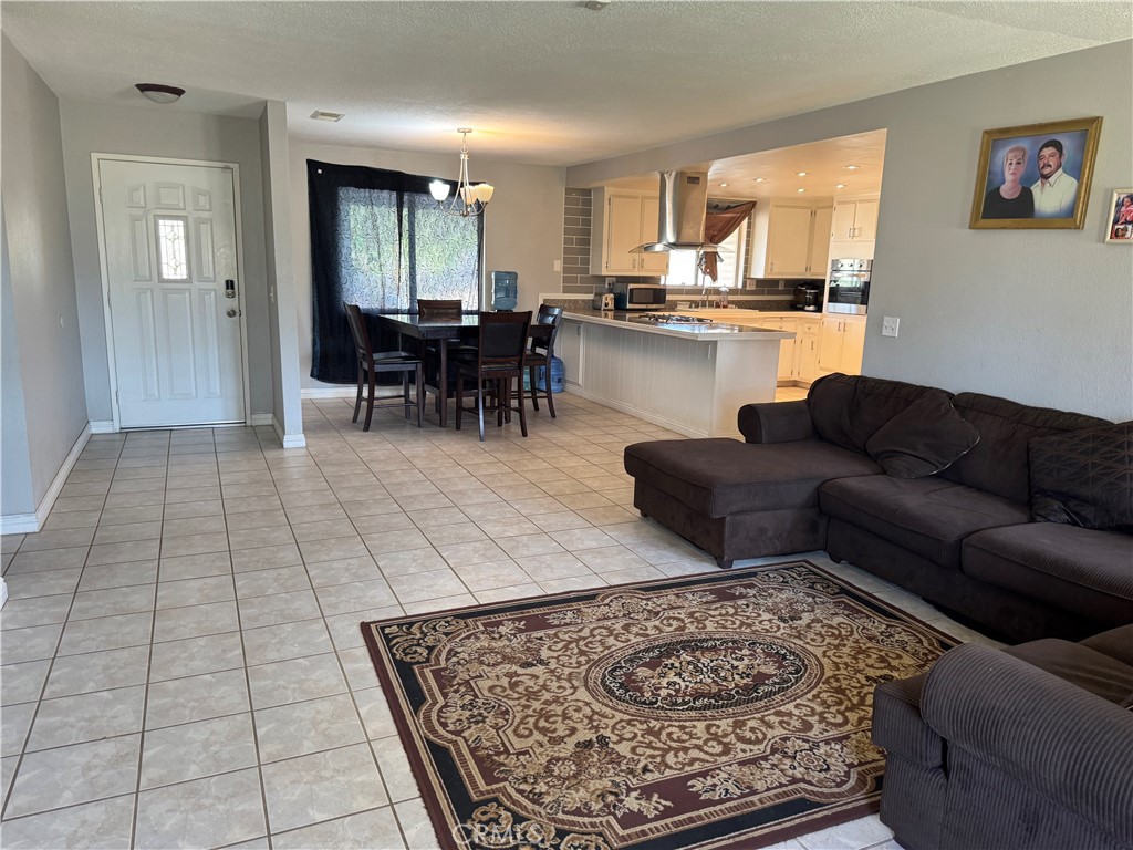 17665 Juniper Street Property Photo 2