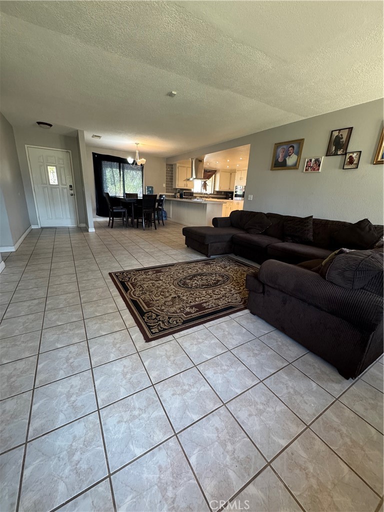 17665 Juniper Street Property Photo 3