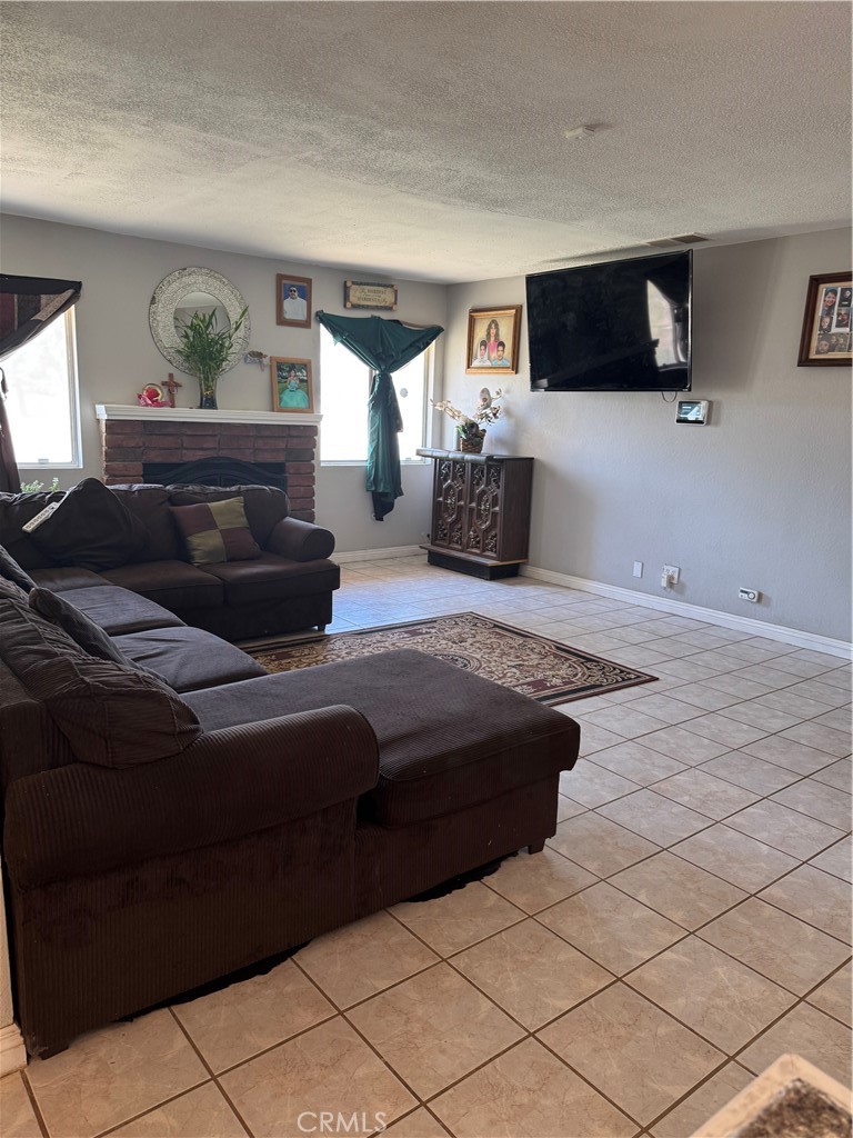 17665 Juniper Street Property Photo 5
