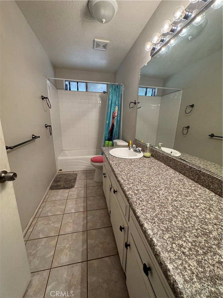17665 Juniper Street Property Photo 9