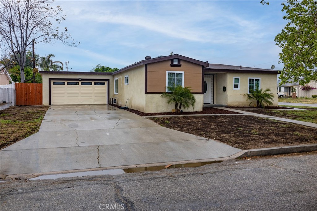 1192 E 33rd Street Property Photo 2