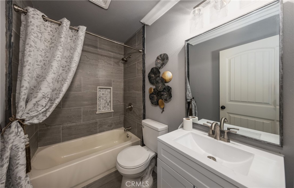 1192 E 33rd Street Property Photo 14