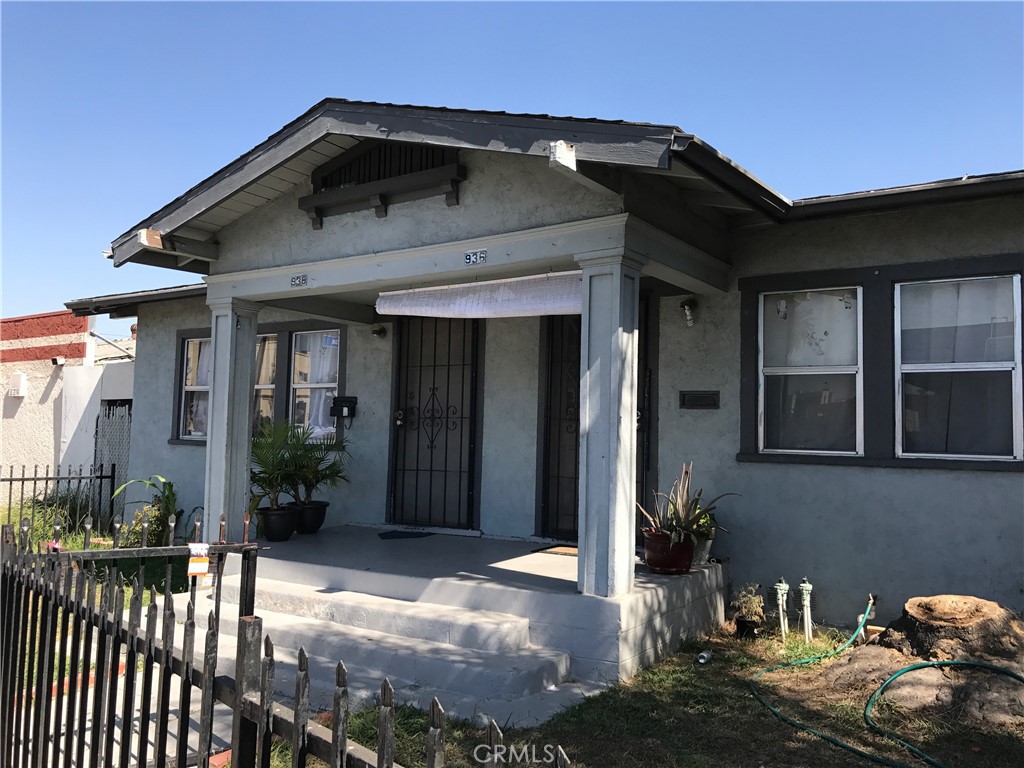 1100 E 10th Street Property Photo