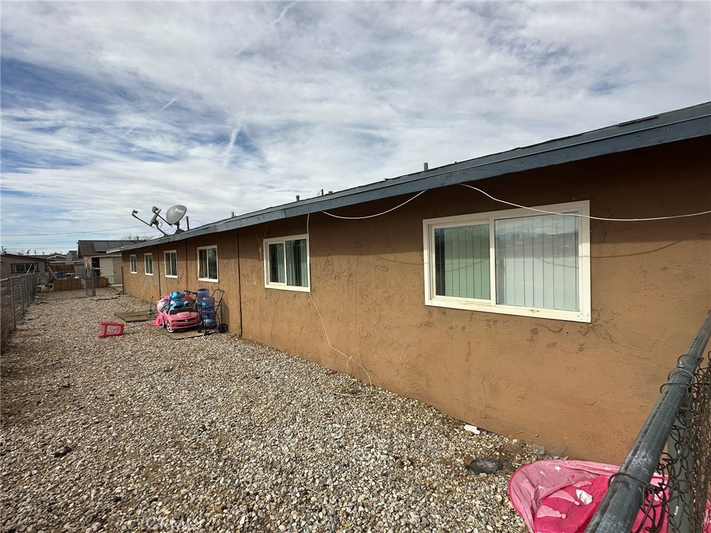 11895 White Avenue Property Photo 4