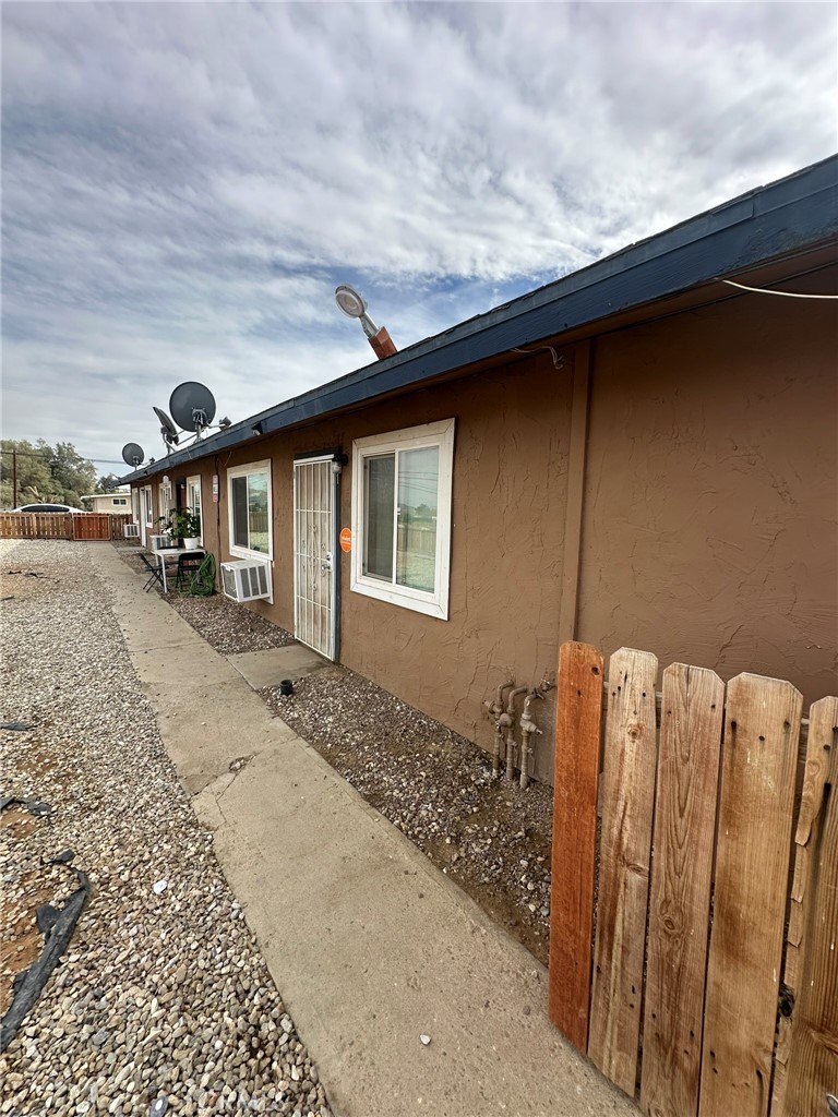 11895 White Avenue Property Photo 12
