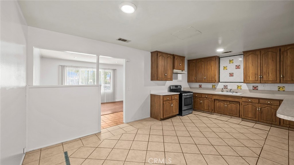 1190 S Willow Avenue Property Photo 6