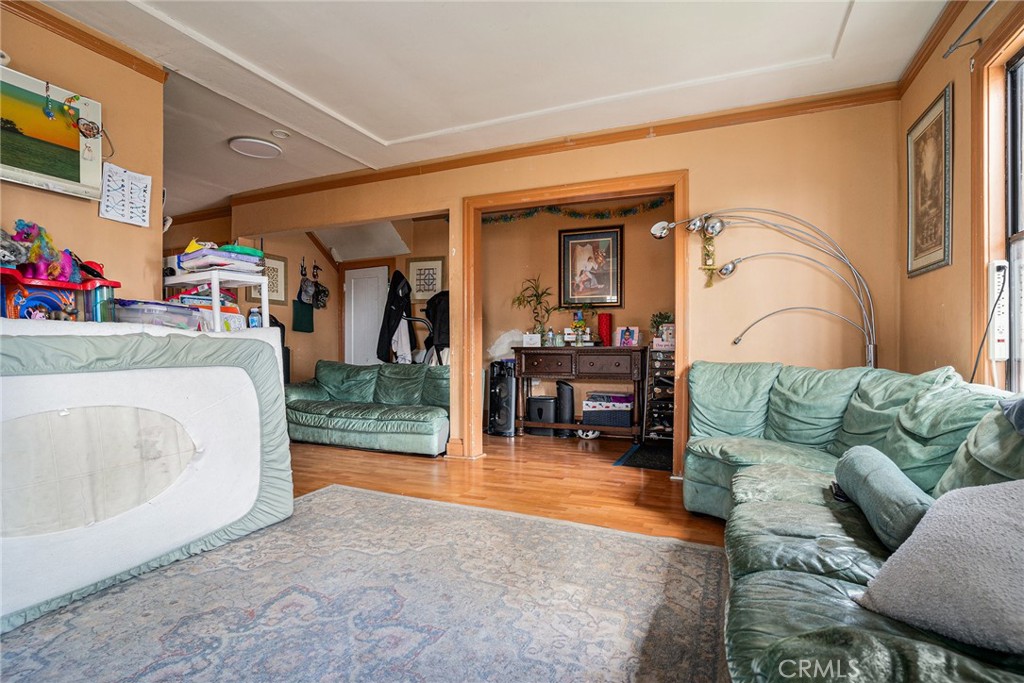 2445 10th Avenue Property Photo 8