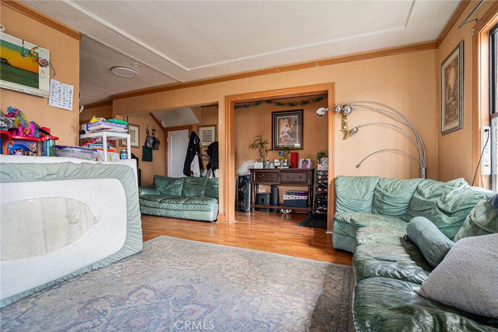 2445 10th Avenue Property Photo 8
