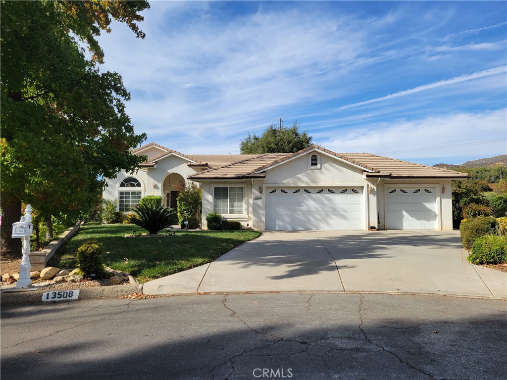 13508 Pineridge Court Property Photo