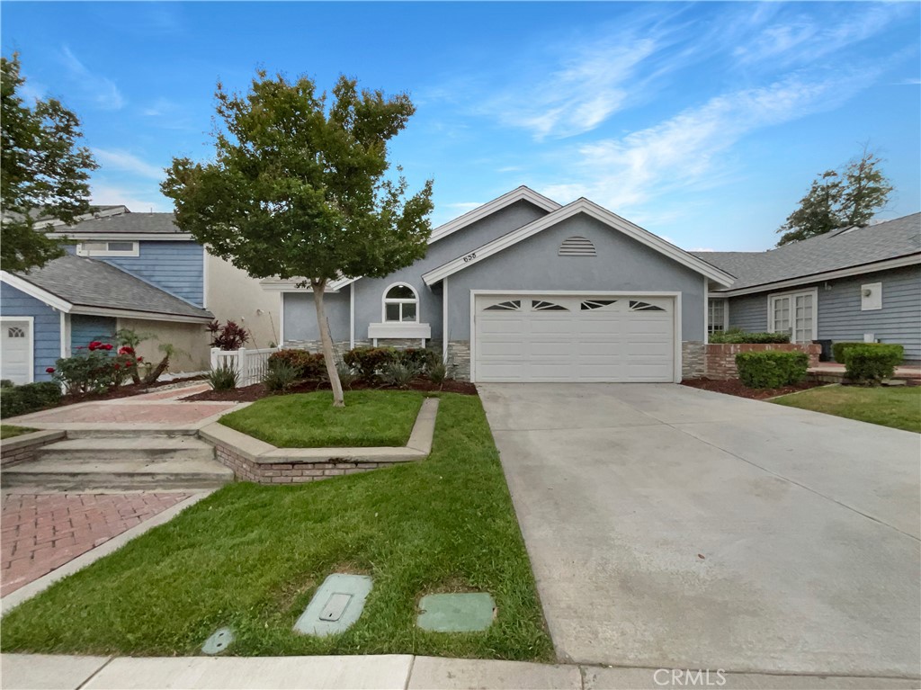658 N Quince Avenue Property Photo
